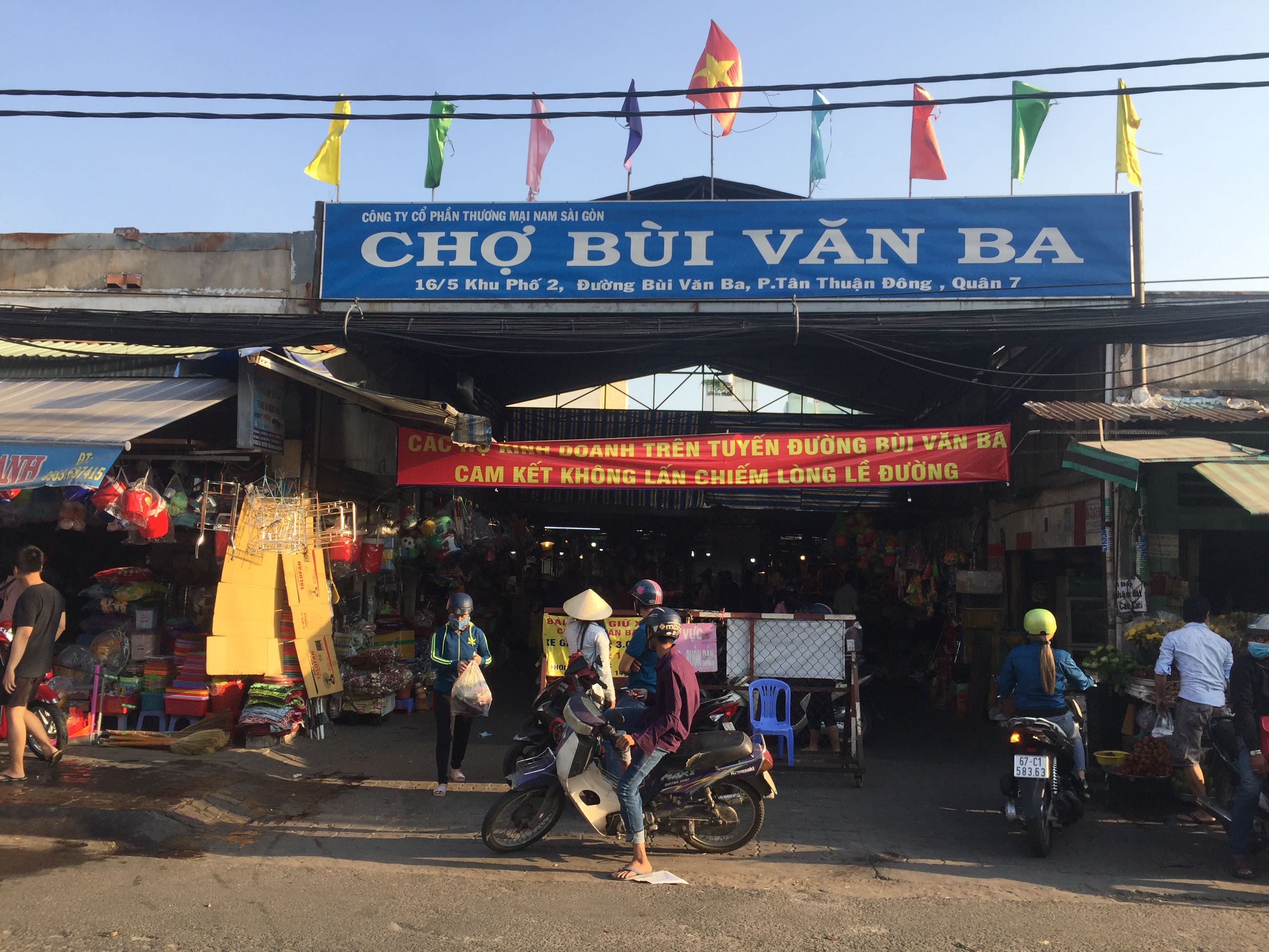 Quyết liệt dẹp chợ tạm